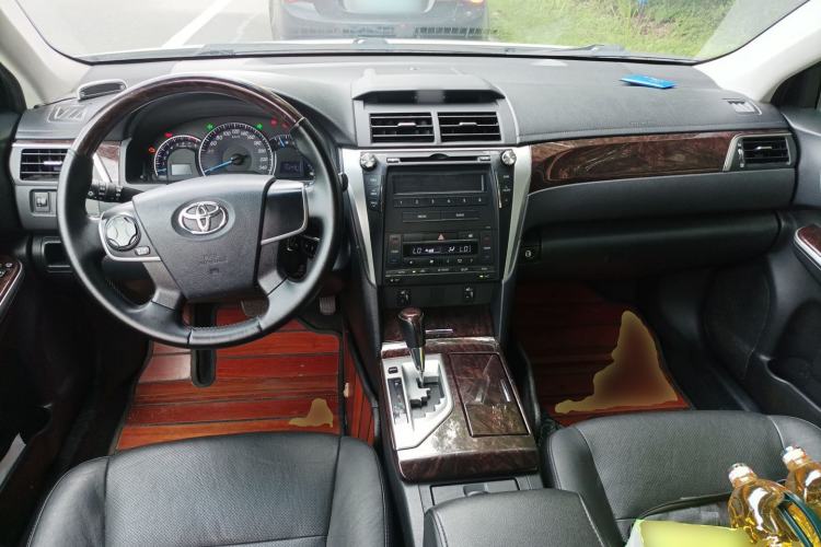 Used Toyota Camry 2015 2.0G Premier Edition Center Console