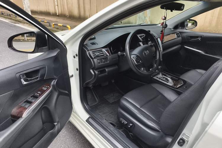 Used Toyota Camry 2015 2.0G Premier Edition Driver Seat