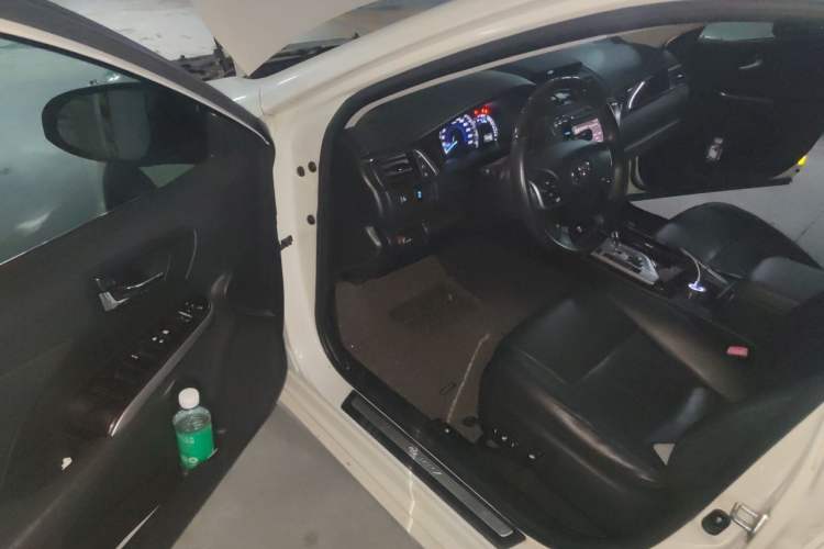 Used Toyota Camry 2015 2.0G Premier Edition Driver Seat