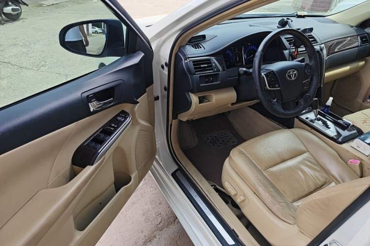 Used Toyota Camry 2015 Dual-Engine 2.5 HG Luxury Navigation Edition Driver Seat