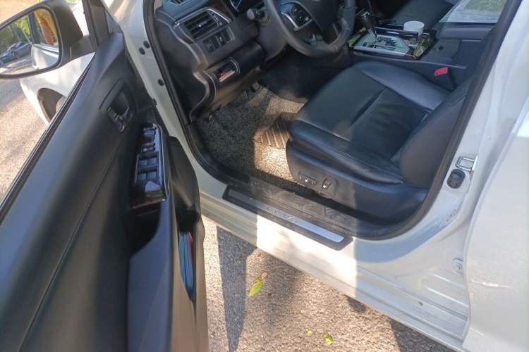 Used Toyota Camry 2015 2.0G Premier Edition Driver Seat