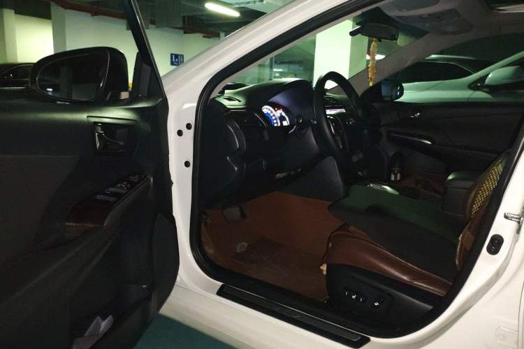 Used Toyota Camry 2015 2.0G Premier Edition Driver Seat