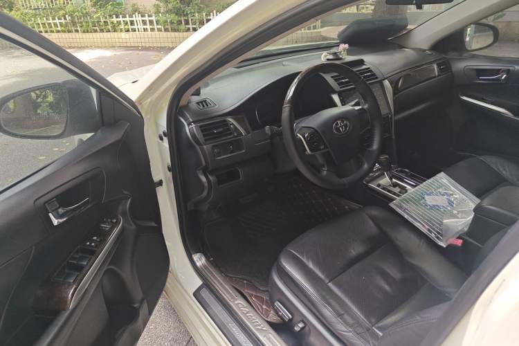 Used Toyota Camry 2015 2.0G Premier Edition Driver Seat