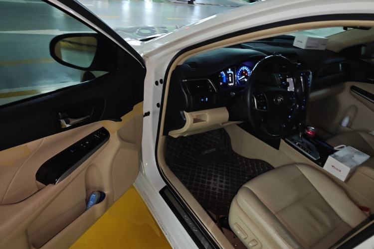 Used Toyota Camry 2015 Dual-Engine 2.5 HG Luxury Navigation Edition Driver Seat