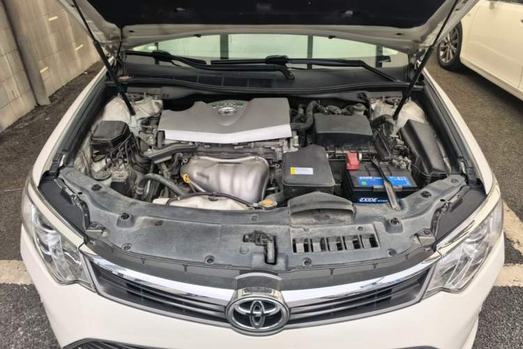 Used Toyota Camry 2015 2.0G Premier Edition Engine Bay