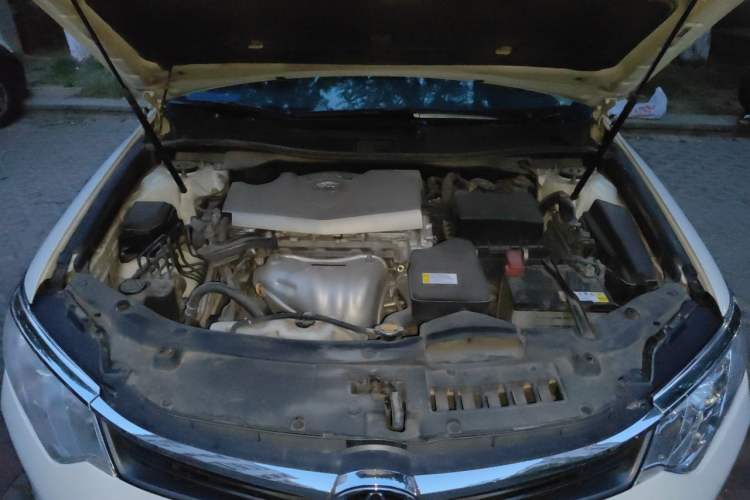 Used Toyota Camry 2015 2.0G Premier Edition Engine Bay