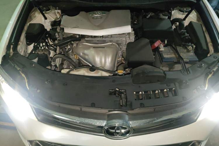 Used Toyota Camry 2015 2.0G Premier Edition Engine Bay