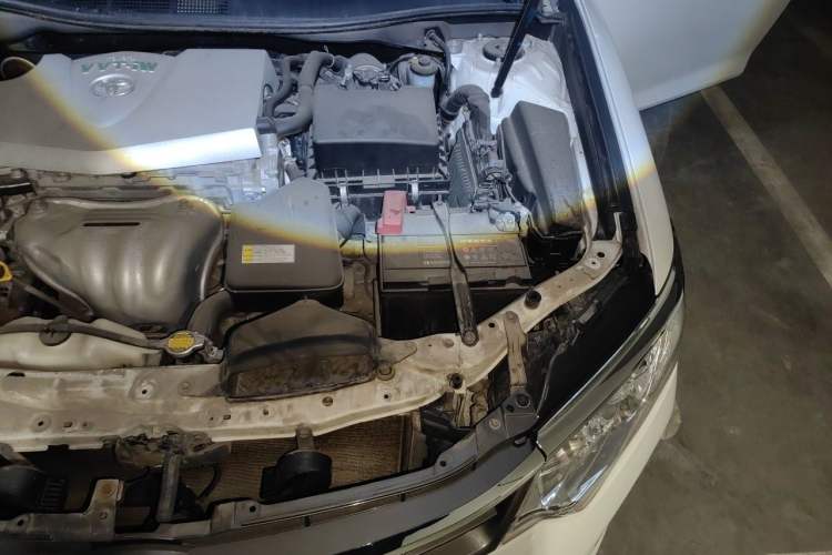Used Toyota Camry 2015 2.0E Elite Edition Engine Bay Left