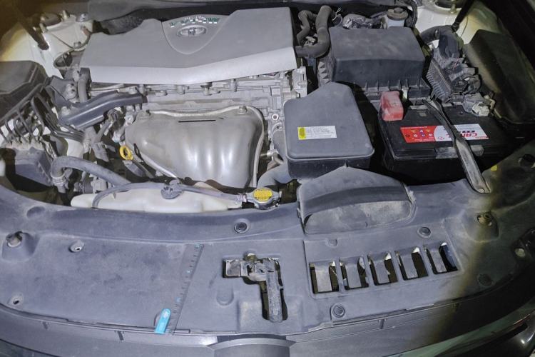 Used Toyota Camry 2015 2.0G Premier Edition Engine Bay