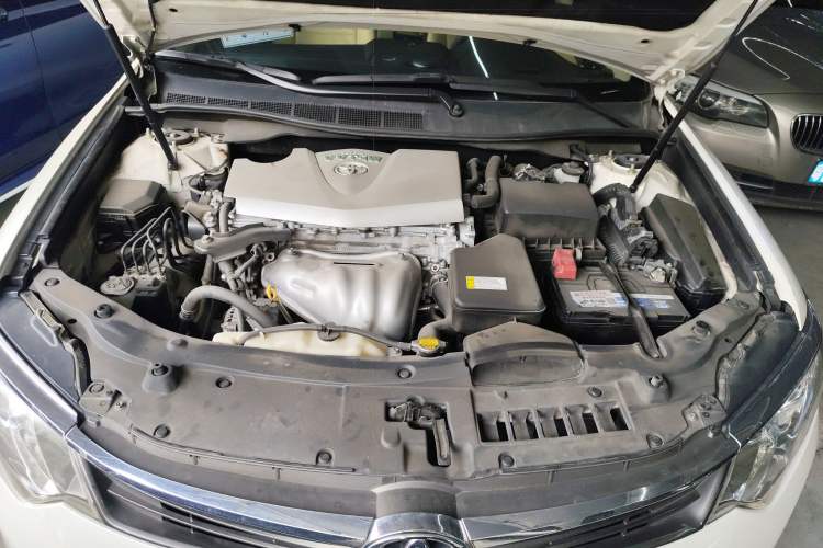 Used Toyota Camry 2015 2.0G Premier Edition Engine Bay