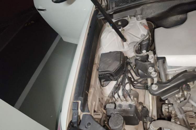 Used Toyota Camry 2015 2.0G Premier Edition Engine Bay Right