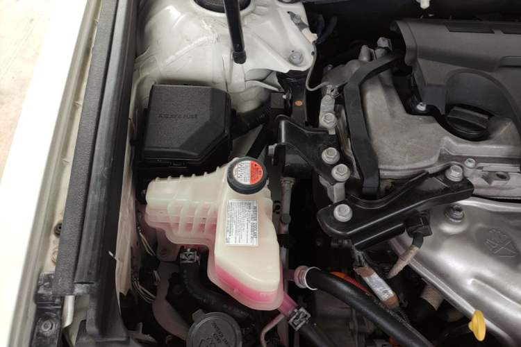 Used Toyota Camry 2015 Dual-Engine 2.5 HG Luxury Navigation Edition Engine Bay Right