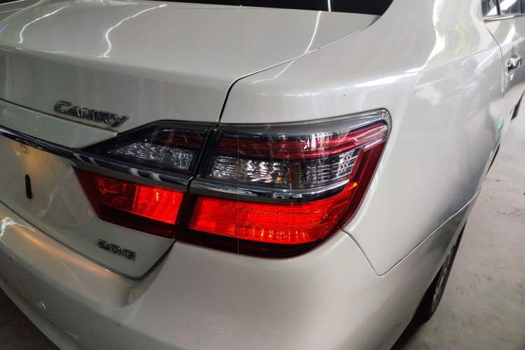 Used Toyota Camry 2015 2.0G Premier Edition Exterior 3