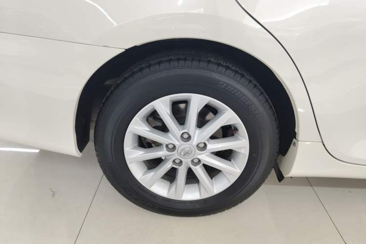 Used Toyota Camry 2015 Dual-Engine 2.5 HG Luxury Navigation Edition Exterior 5