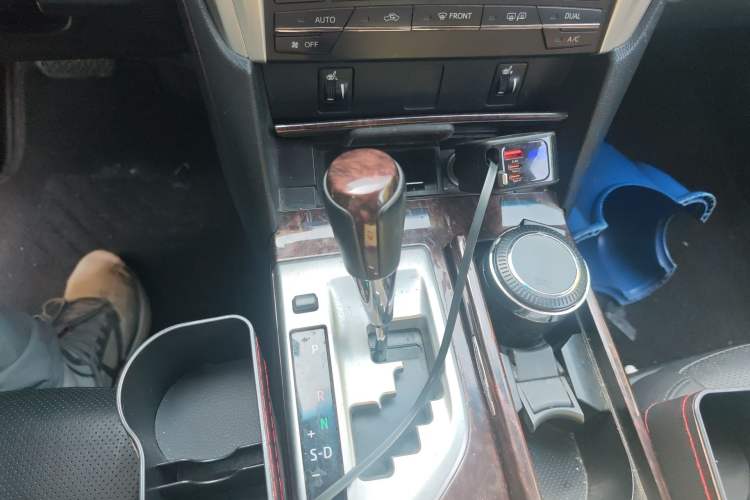 Used Toyota Camry 2015 2.0G Premier Edition Gear Lever
