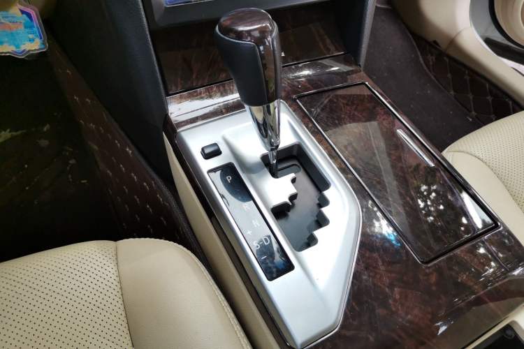 Used Toyota Camry 2015 2.0G Premier Edition Gear Lever