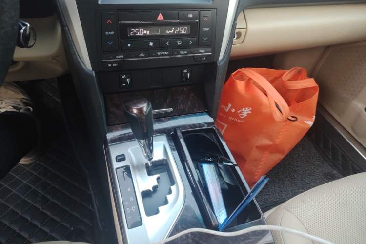 Used Toyota Camry 2015 2.0G Premier Edition Gear Lever