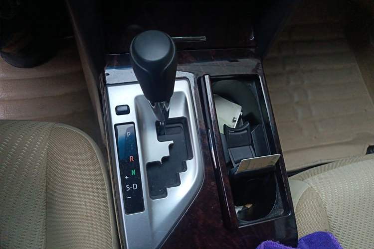 Used Toyota Camry 2015 2.0E Elite Edition Gear Lever