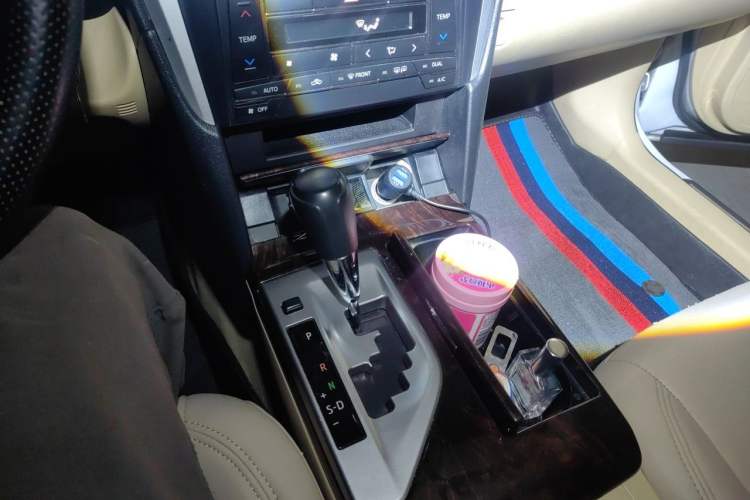 Used Toyota Camry 2015 2.0E Elite Edition Gear Lever