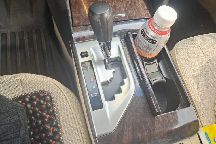 Used Toyota Camry 2015 2.0E Elite Edition Gear Lever