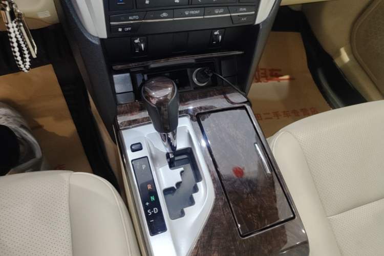 Used Toyota Camry 2015 2.0G Luxury Edition Gear Lever