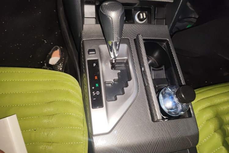 Used Toyota Camry 2015 Junrui 2.0S Activa Edition Gear Lever