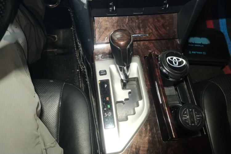 Used Toyota Camry 2015 2.0G Premier Edition Gear Lever