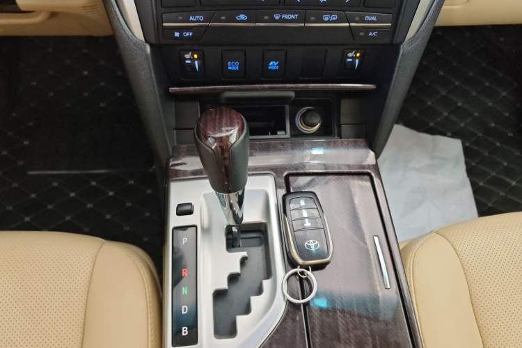 Used Toyota Camry 2015 Dual-Engine 2.5 HG Luxury Navigation Edition Gear Lever