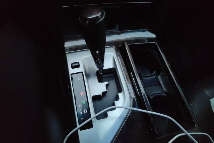 Used Toyota Camry 2015 2.0G Premier Edition Gear Lever