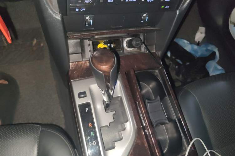 Used Toyota Camry 2015 2.0G Premier Edition Gear Lever
