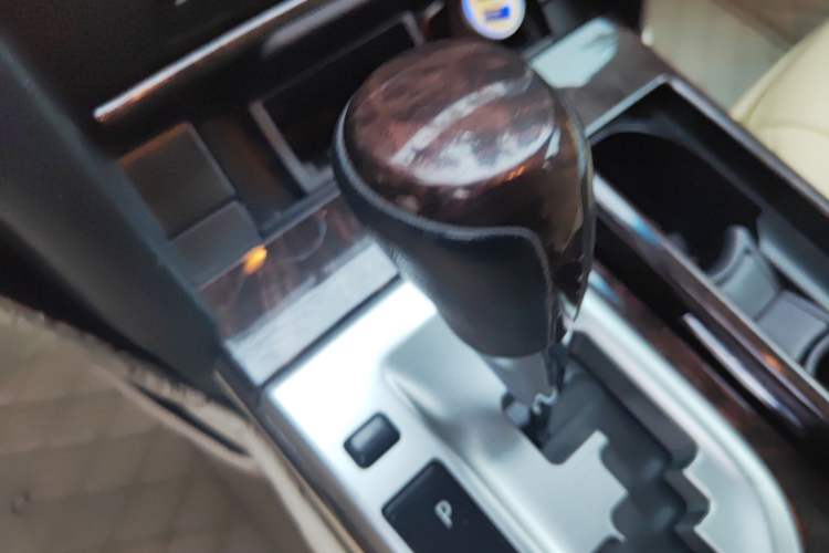 Used Toyota Camry 2015 2.0G Premier Edition Gear Lever