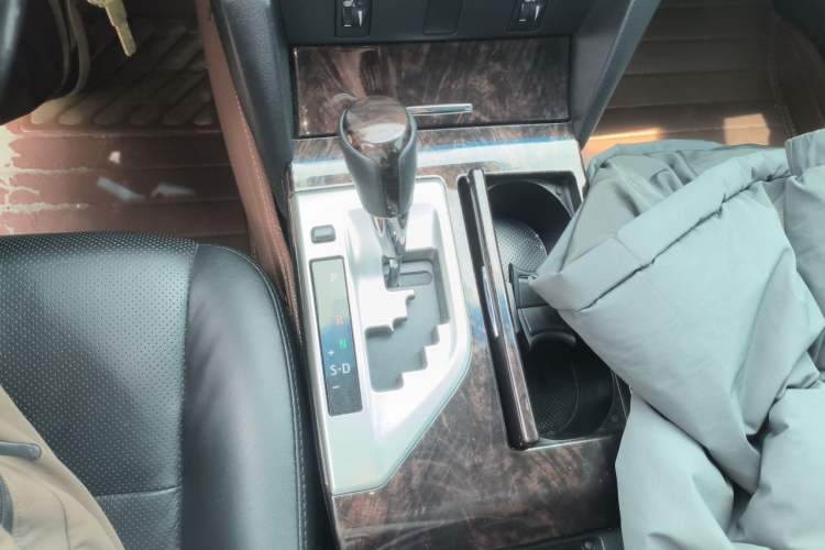 Used Toyota Camry 2015 2.0G Premier Edition Gear Lever