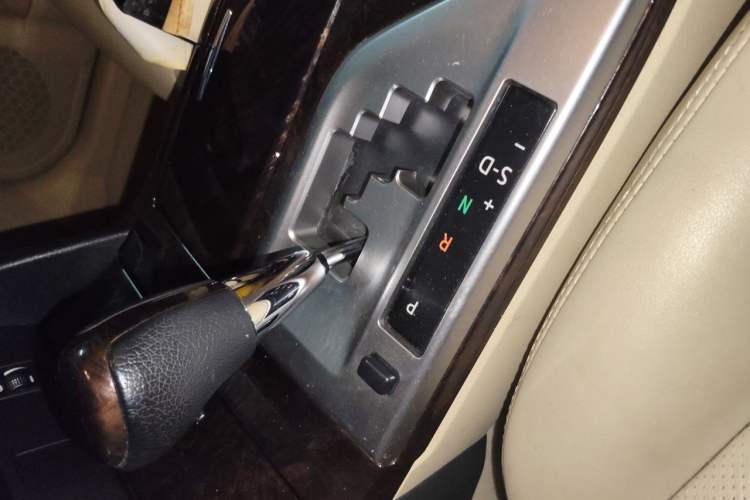 Used Toyota Camry 2015 2.0G Premier Edition Gear Lever