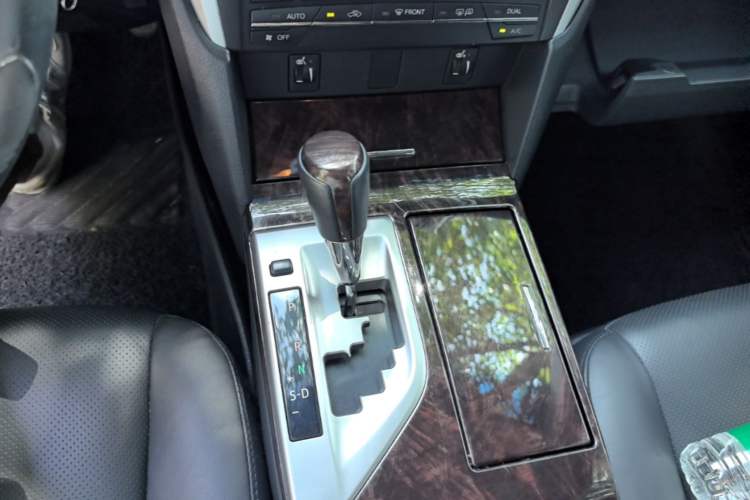 Used Toyota Camry 2015 2.0G Premier Edition Gear Lever