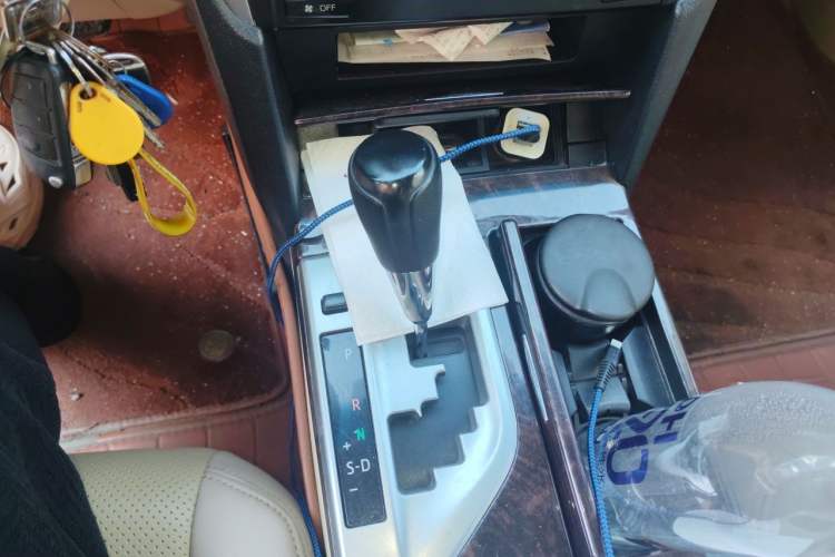 Used Toyota Camry 2015 2.0E Elite Edition Gear Lever