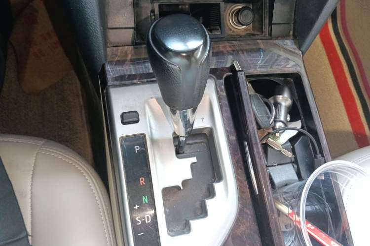 Used Toyota Camry 2015 2.0E Elite Edition Gear Lever