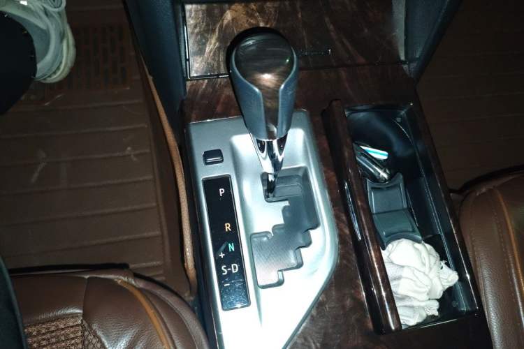 Used Toyota Camry 2015 2.0G Premier Edition Gear Lever