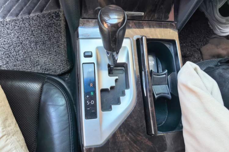 Used Toyota Camry 2015 2.0G Premier Edition Gear Lever