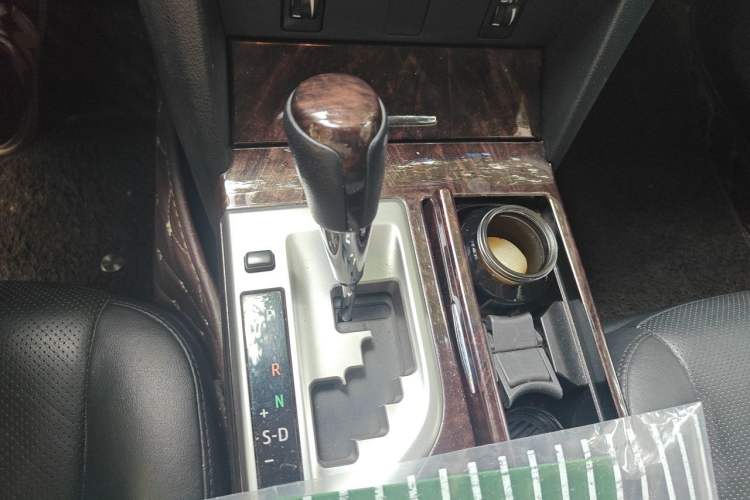 Used Toyota Camry 2015 2.0G Premier Edition Gear Lever