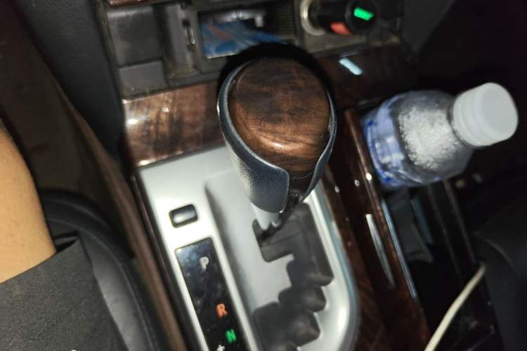 Used Toyota Camry 2015 2.0G Premier Edition Gear Lever