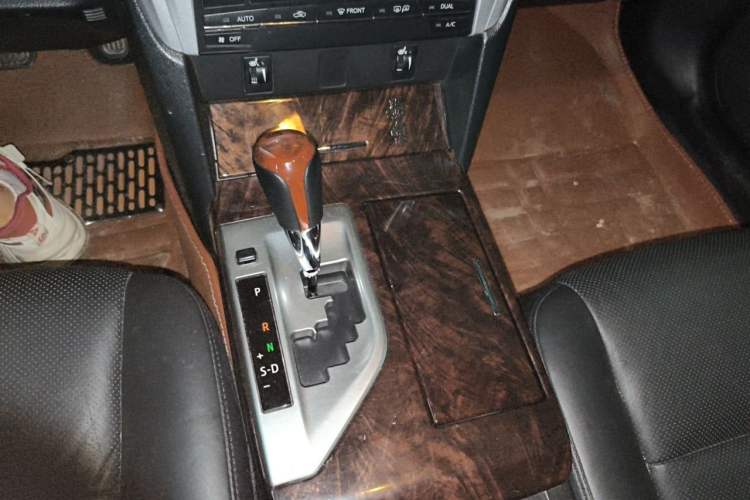 Used Toyota Camry 2015 2.0G Premier Edition Gear Lever