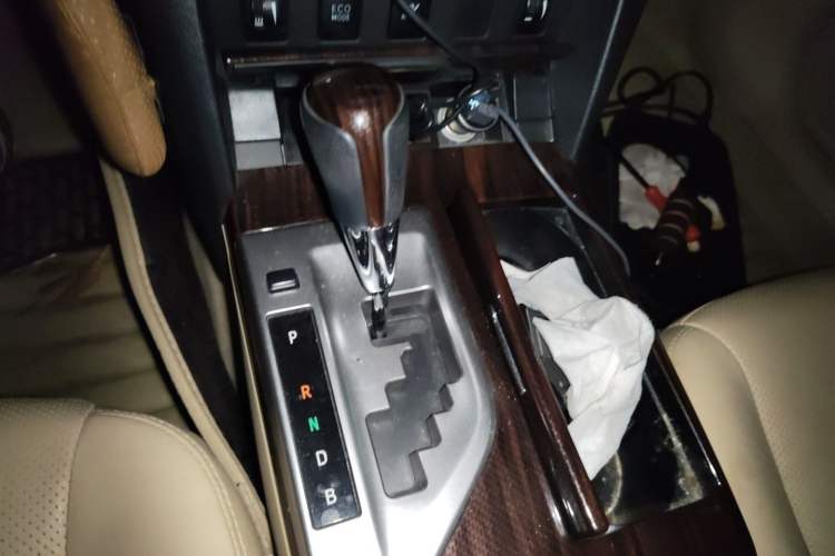 Used Toyota Camry 2015 Dual-Engine 2.5 HG Luxury Navigation Edition Gear Lever