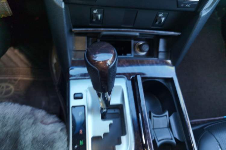 Used Toyota Camry 2015 2.0G Premier Edition Gear Lever