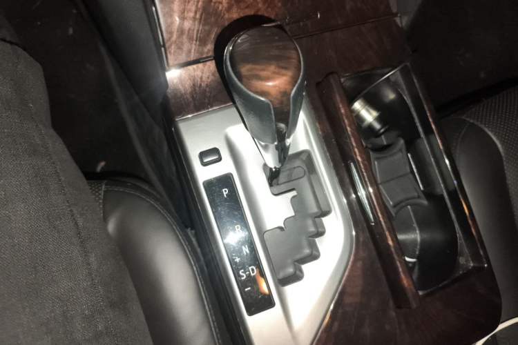 Used Toyota Camry 2015 2.0G Premier Edition Gear Lever