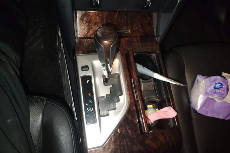 Used Toyota Camry 2015 2.0G Premier Edition Gear Lever