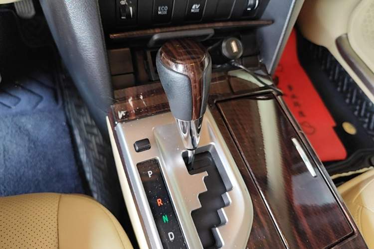 Used Toyota Camry 2015 Dual-Engine 2.5 HG Luxury Navigation Edition Gear Lever