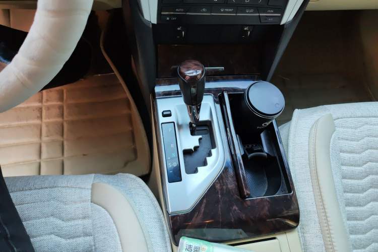 Used Toyota Camry 2015 2.0G Premier Edition Gear Lever