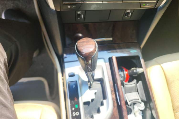 Used Toyota Camry 2015 2.0G Premier Edition Gear Lever