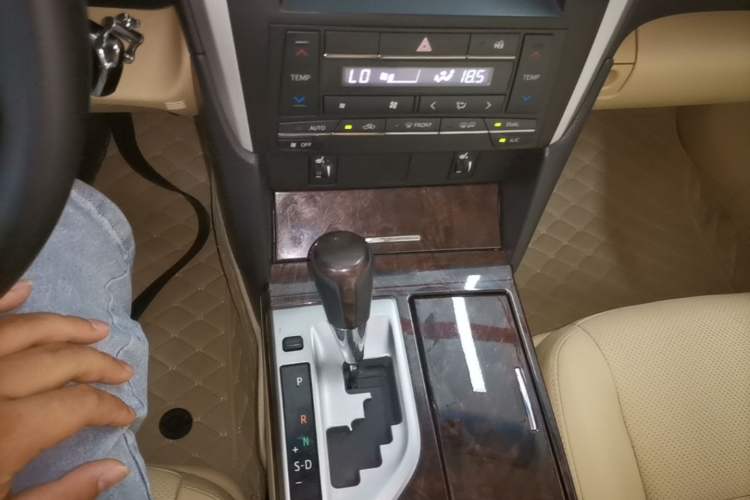 Used Toyota Camry 2015 2.0G Premier Edition Gear Lever
