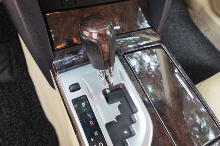 Used Toyota Camry 2015 2.0G Premier Edition Gear Lever